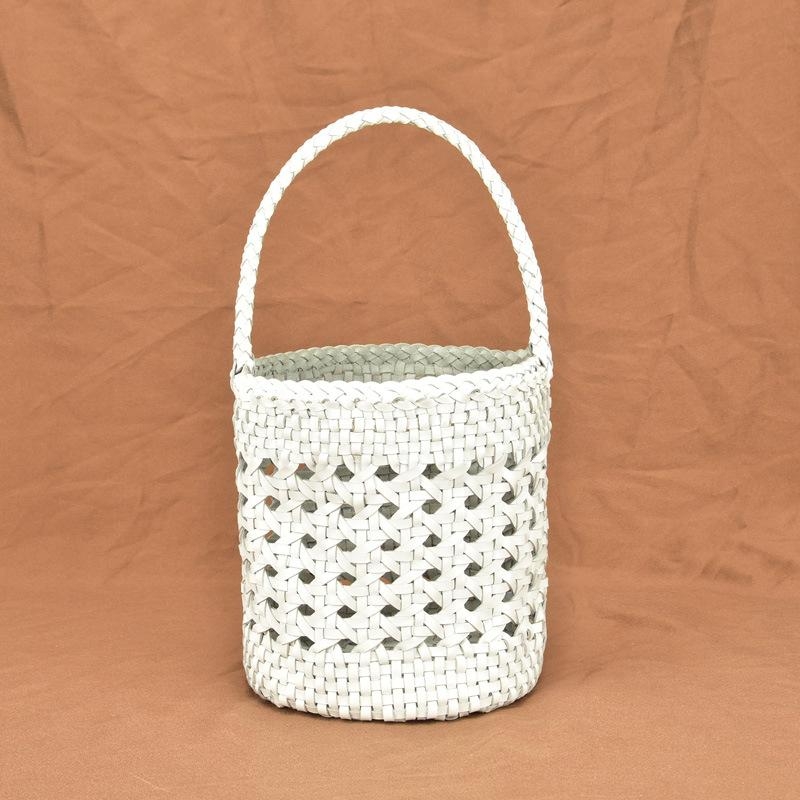白 本革製 編みバッグ 籠バッグ 人気の夏用バケツバッグ カゴバッグ