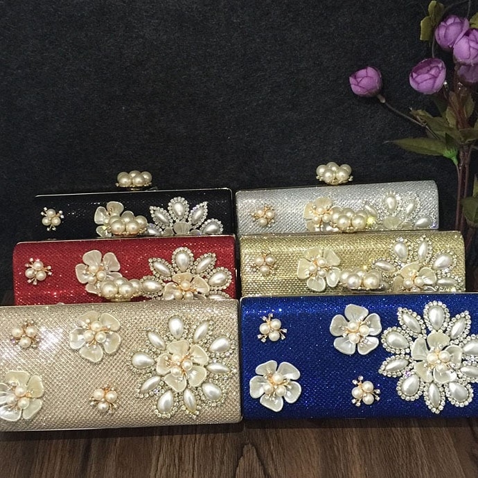 ゴールドパールの花箱イブニングクラッチ財布のラインストーンの結婚式の財布