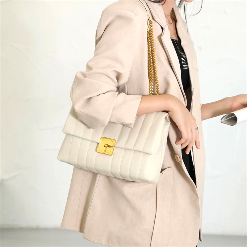 女性の白い革キルティング バッグ フラップ スクエア チェーン ショルダー バッグ ビッグ サイズ